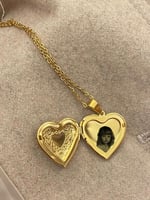 قلادة القلب يمكن تسكيرها ذهبي - فضي