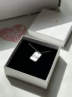 قلادة مستطيلة كتابة حسب الطلب -ذهبي - فضي