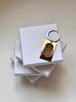 ميدالية مفتاح فضي شكل مستطيل- نحت صورة على الوجهين