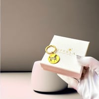 ميدالية مفتاح ذهبي شكل دائري - نحت صورة على الوجهي...