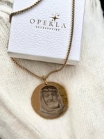 تعليقة سيارة ذهبي شكل دائري