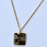 قلادة أوبيرلا مربع (ذهبي)