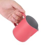 بتشر الحليب باللون الوردي