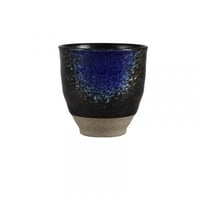 كوب فخار أسود بقاعدة رمادي وطبعة زرقاء