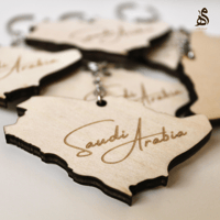 تعليقة خشبية لخريطة المملكة العربية السعودية