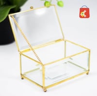 صندوق زجاجي بغطاء