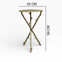 طاولة ثلاث أرجل