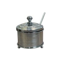 سكرية مع ملعقة