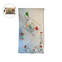 سجادة صلاة مطرزة مع حقيبة فاخرة