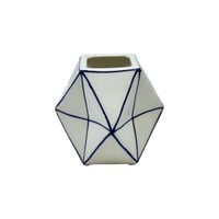 فازة صغيرة بتصميم مميز