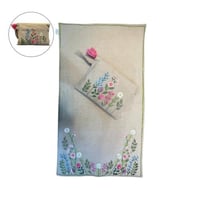 سجادة صلاة مطرزة مع حقيبة فاخرة