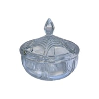 تمرية زجاجية بغطاء