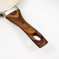 طاوة جرانيت بتفاصيل شكل خشبي