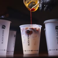 أكواب البلاستيك - شفاف - الخيل الأسود