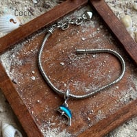 اسوارة مع 7 شارم مختلفة