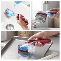 فرشاة تنظيف مع موزع صابون مزودة بمرش للماء و الصاب...