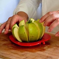 قطاعة تفاح وفواكة بشفرة حادة لاستخلاص اللب بكل سهو...