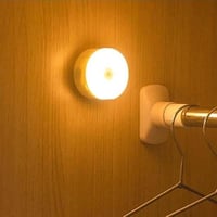 لمبات اضاءة بالبطارية ويتوفر نوع آخر بالشحن، ليد ل...