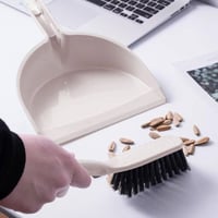 مكنسة يدوية صغيرة بلاستيك مع جاروف تعتبر من ادوات...