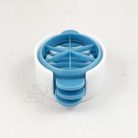 قطاعه بيض اشكال مختلفة تحتوي على ثلاث نماذج من شفر...