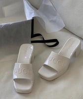 ابيض