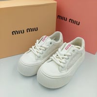 ابيض ووردي