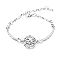 سوار بألماسة كبيرة وكريستالات بتصميم مستوحى من سوا...