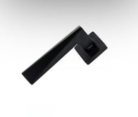 مسكة باب لون اسود موديل A2057