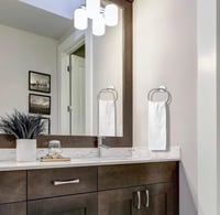 حامل مناشف ستانلس ستيل لون فضي