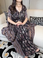 جلابية ناعمة كشمير زم عالخصر ملونة لون بني