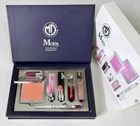 بوكس مكياج جديد ومميز – 7 قطع من الجمال الراقي