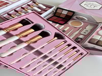 بوكس مكياج وردي