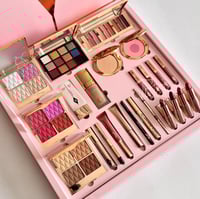 بوكس بدل شارولت الجديد ريل بيوتي باللون الوردي