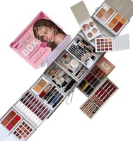 بوكس مكياج ديلا روز الابيض