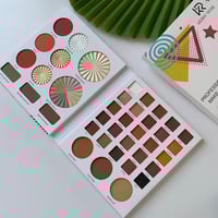 باليت مكياج كيري روز