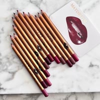 محددات شفاه بدل شارلوت