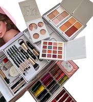 بوكس مكياج ديلا روز الابيض