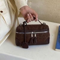 بني مع لمسة نمرية