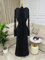 فستان اسود ناعم مع شال إضافي
