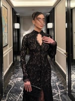 فستان سهرة أسود من الدانتيل بالكامل