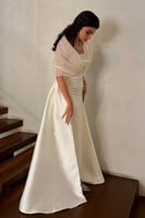 فستان سهره أوف شولدر مزين بالخرز لون أوف