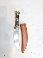 خدامه على شكل صنعاني