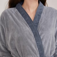 روب استحمام شتوي بلون أزرق و أبيض