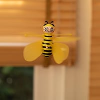 لعبة طائرة الاستدراج النحلة الطائرة