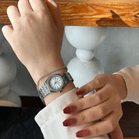 طقم ساعة وإسواره أنيق باللون الفضي