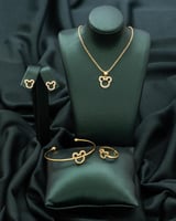 طقم بناتي ناعم مميز ايقونة الجمال يناسب من 3 سنوات...