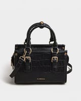 تألقي بالفخامة مع هذه الشنطة باللون الاسود بلحجم ا...