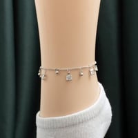 خلخال نسائي بتصميم أنيق بلون الفضي