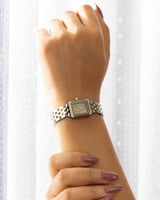 ساعة بتصميم كلاسيك ناعم مكس