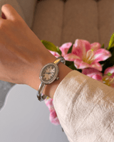 ساعة الاناقة فصوص فضي